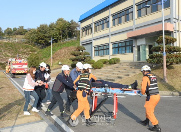 한국수자원공사는 지난 31일 충남 부여군의 석성정수장에서 ‘재난대응 안전한국훈련’을 실시했다. (사진 = 한국수자원공사 제공)